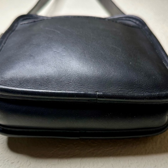 Vintage COACH Leather Camera Crossbody Bag 9817 - Picture 5 of 12